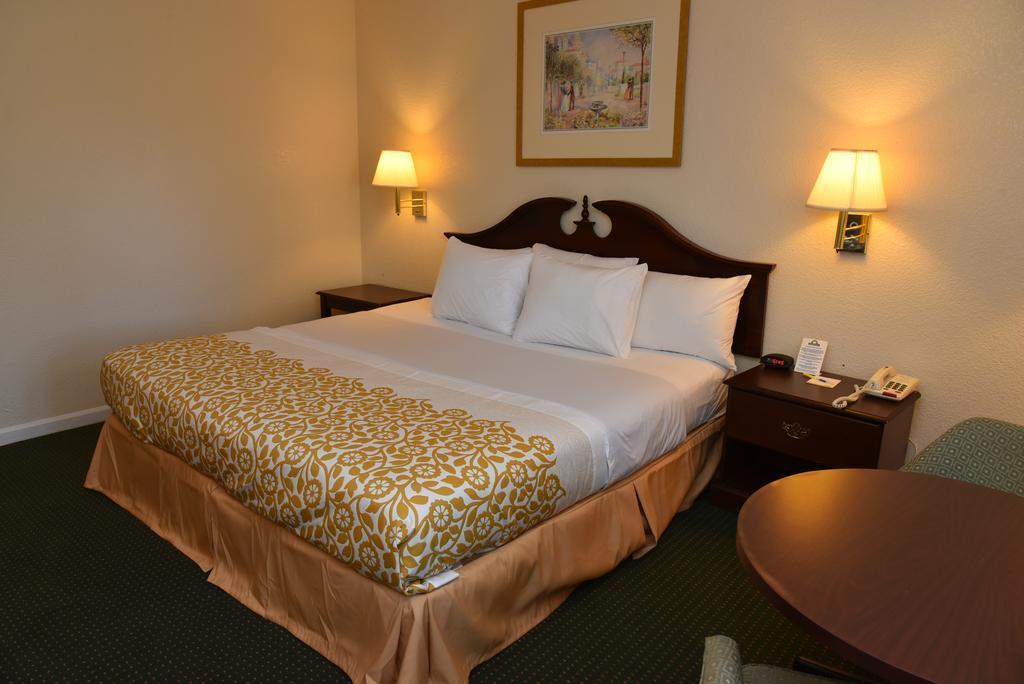 Econo Lodge Cherry Point هافلوك المظهر الخارجي الصورة