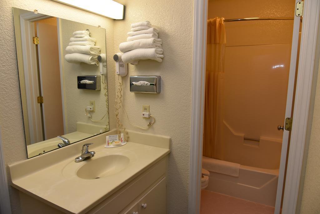 Econo Lodge Cherry Point هافلوك المظهر الخارجي الصورة