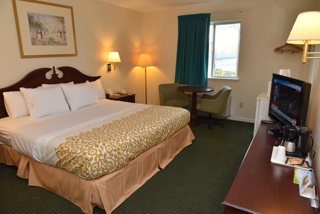 Econo Lodge Cherry Point هافلوك المظهر الخارجي الصورة