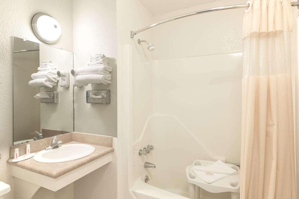 Econo Lodge Cherry Point هافلوك المظهر الخارجي الصورة