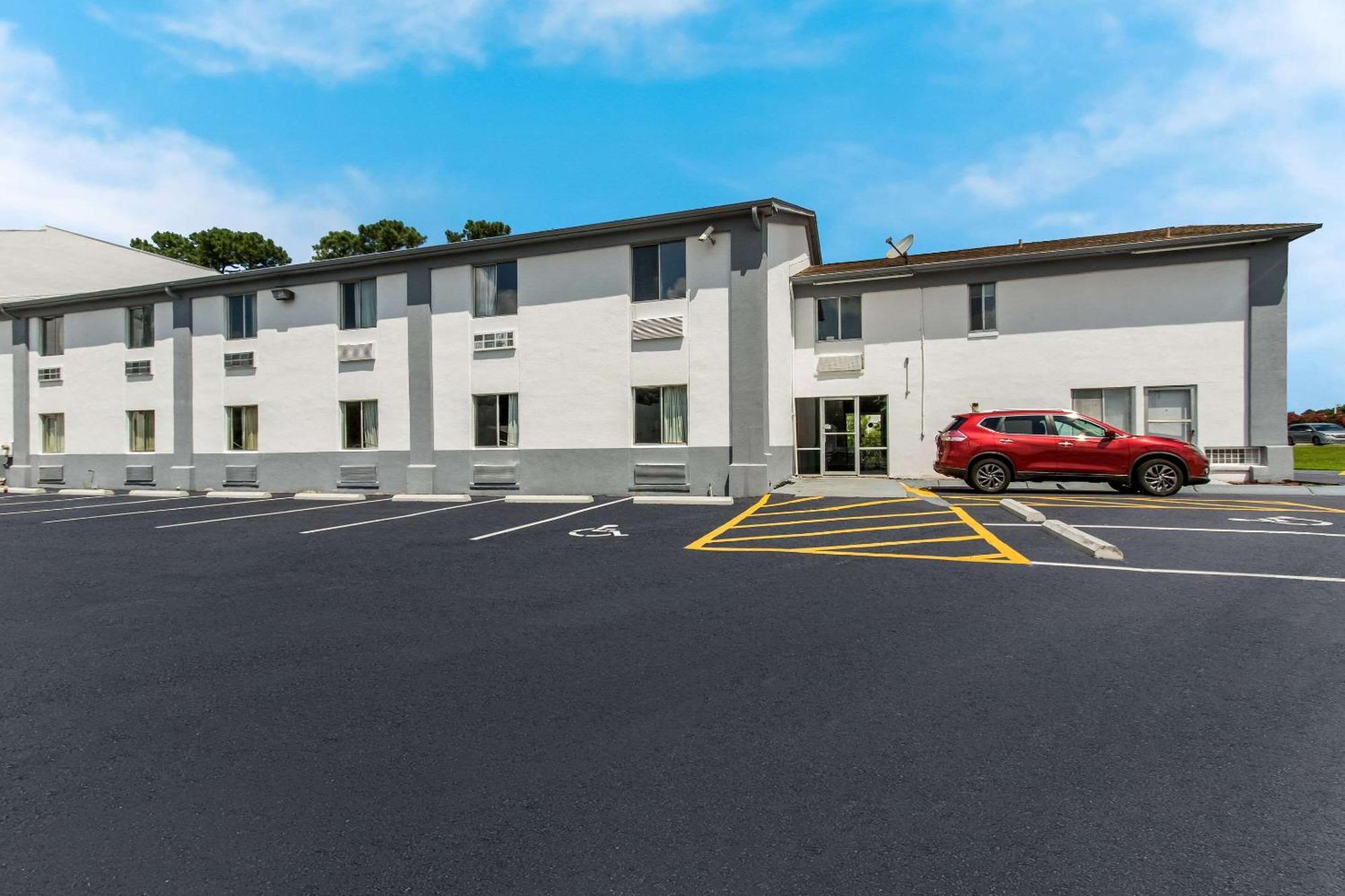 Econo Lodge Cherry Point هافلوك المظهر الخارجي الصورة